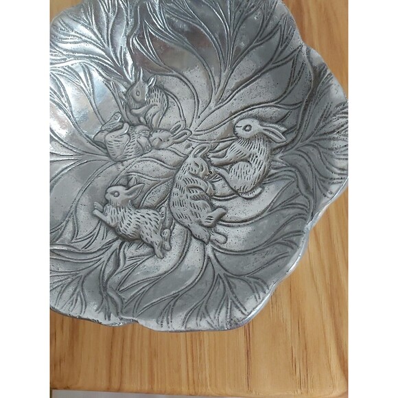 Vintage Cast Aluminum Bunny Bowl Cabbage Leaves 8" Rabbit Easter - Picture 5 of 9